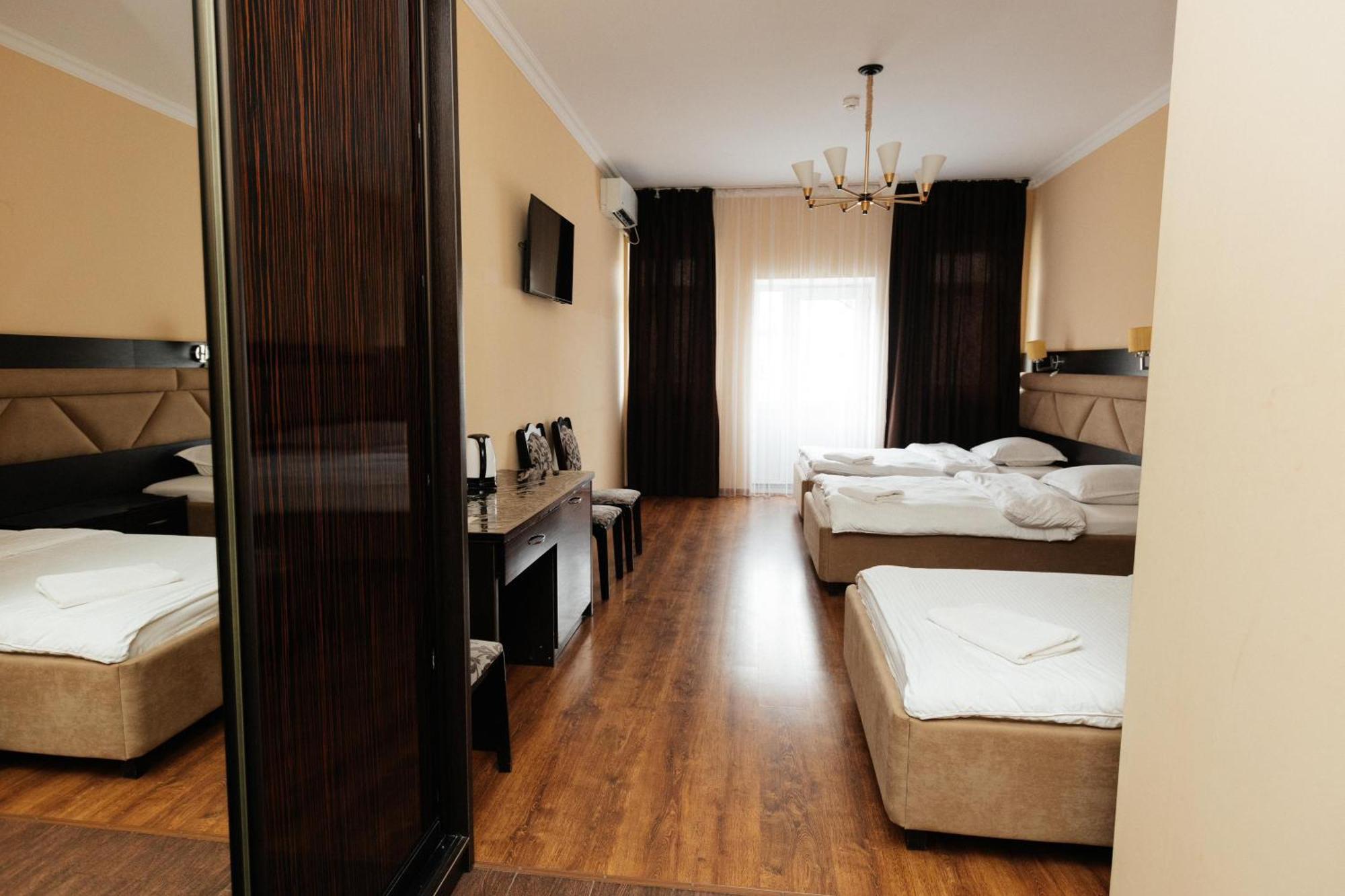 Alcazar Hotel Atirau Kültér fotó