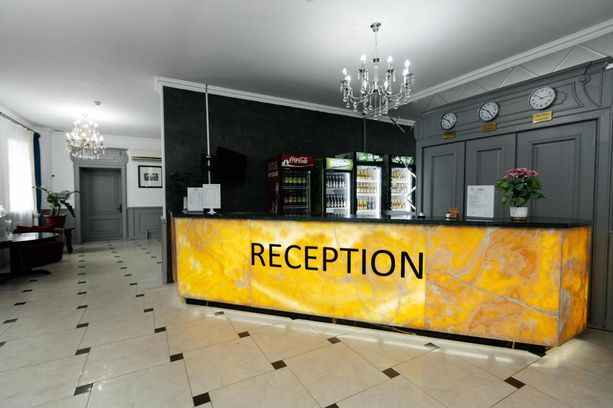 Alcazar Hotel Atirau Kültér fotó