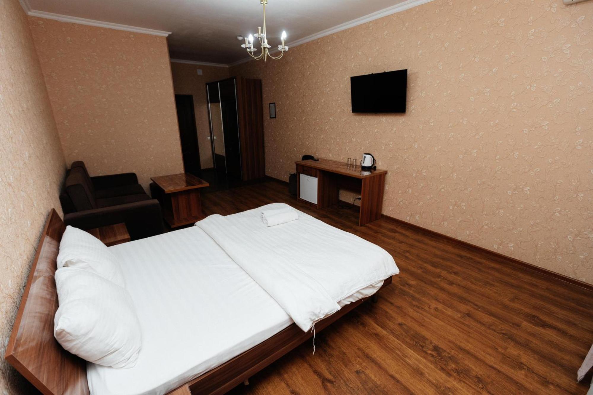 Alcazar Hotel Atirau Kültér fotó